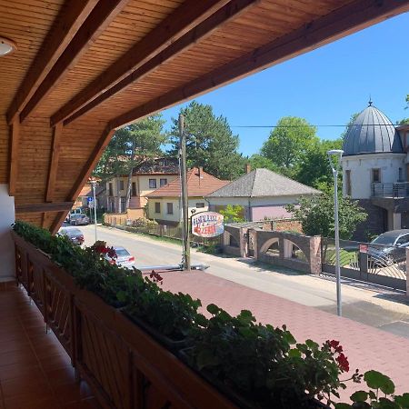 Hableany Etterem, Pizzeria Es Vendeghaz Bed & Breakfast Balatonmariafurdo Exterior photo