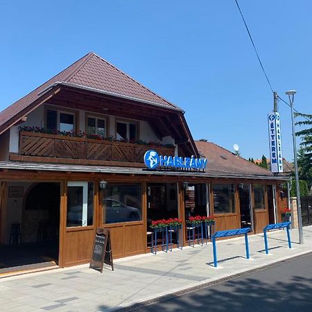 Hableany Etterem, Pizzeria Es Vendeghaz Bed & Breakfast Balatonmariafurdo Exterior photo
